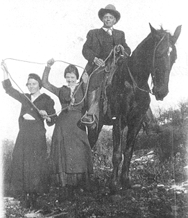 Nannie Kelly, Ella Griffith (center) and Homer Traylor 